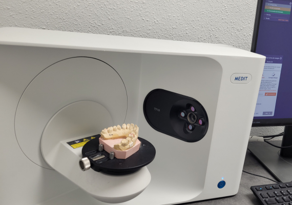 FOTO LABORATORIO A3 DENTAL